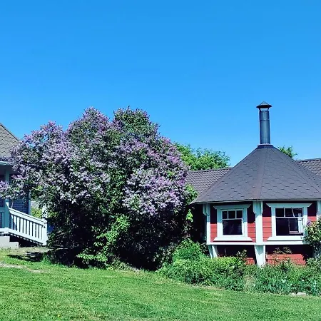 Homestay Maatilamatkailu Jaenisvaara Aittahuoneet *